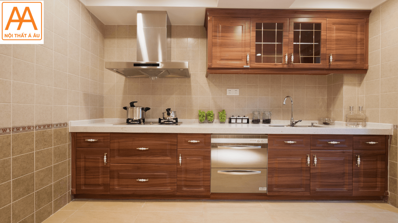 Mẫu thi công tủ bếp nhựa nhà phố kiểu dáng chữ I giả gỗ, giải pháp tối ưu cho không gian bếp nhỏ hẹp.