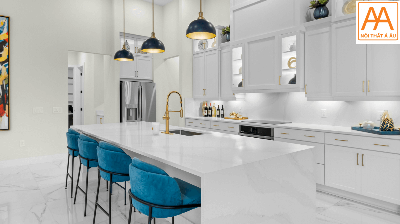 Mẫu tủ bếp nhựa chữ L phủ Acrylic màu trắng có quầy bar hiện đại.